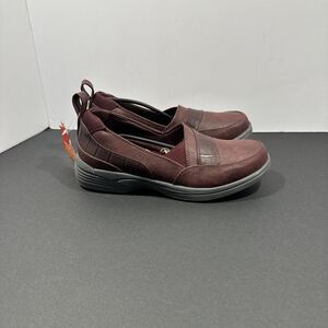 NEW So‎ Lite by Easy Street Slip on Burgundy Clogs Women's Size 5 M